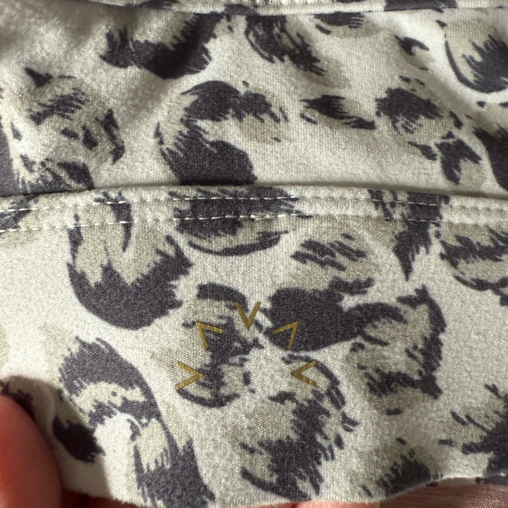 34. Varley White and Black Patterned Sports Bra EUC - Picture 4 of 5